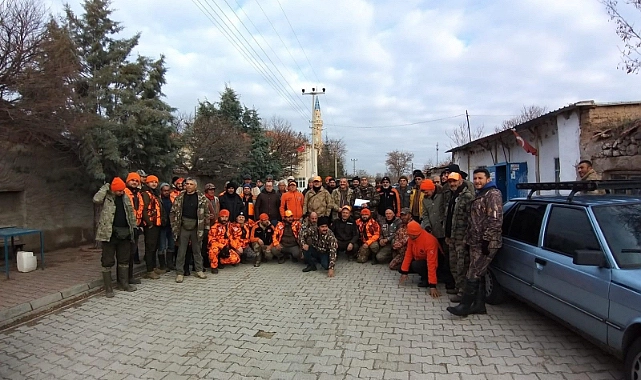 Sürek avcıları Demiryurt köyünde yaban domuzu avına çıktı